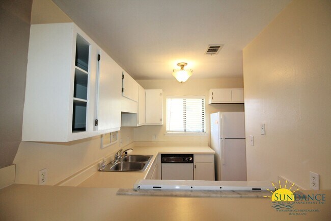Building Photo - Great 2 Bedroom Townhouse in Fort Walton B...