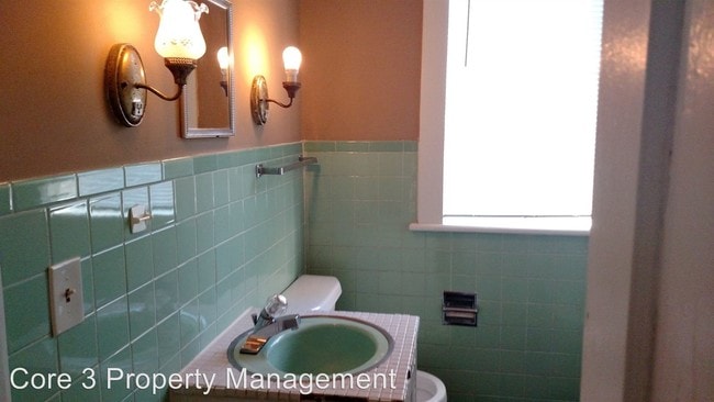 Building Photo - 1 br, 1 bath Apartment - 408 N. Lee St.