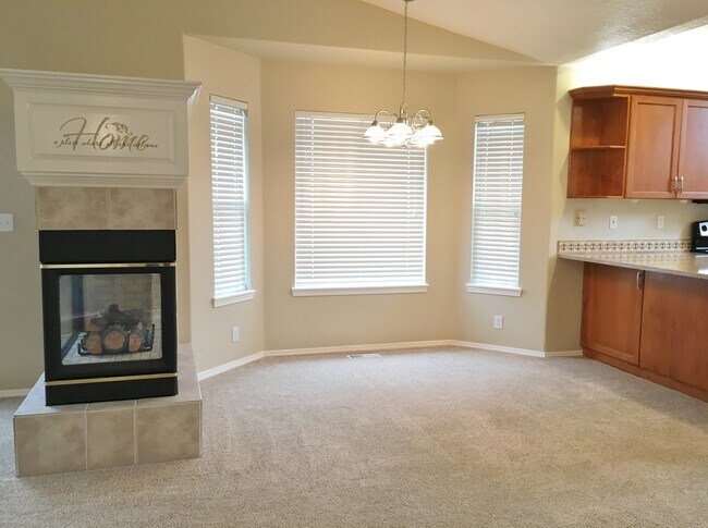 Foto del edificio - Beautiful 3 bed 2 bath home in a quiet cul-d-sack in downtown Eagle off Palmetto Ave