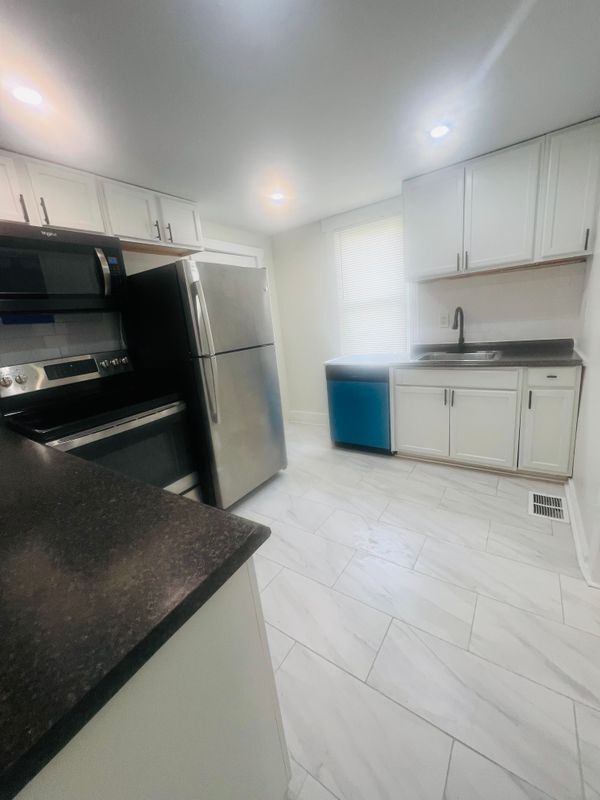 Foto del edificio - 813 E Chestnut St