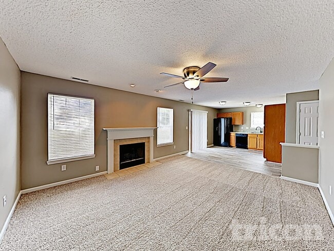 Foto del edificio - 5635 High Timber Ln