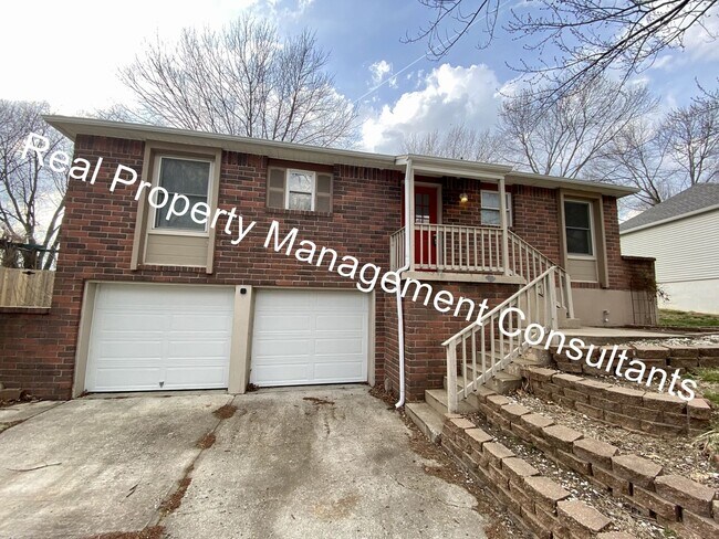 Building Photo - Charming 2-Bedroom, 3-Bathroom Home with F...