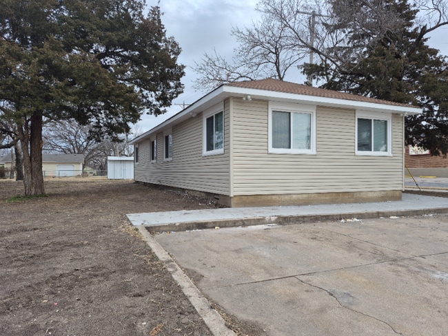 Building Photo - 314 S Rose Hill Rd