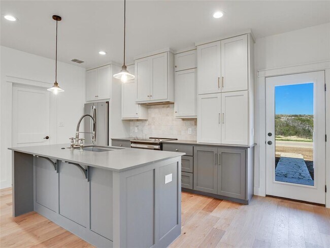 Building Photo - 414 Stagecoach Trail