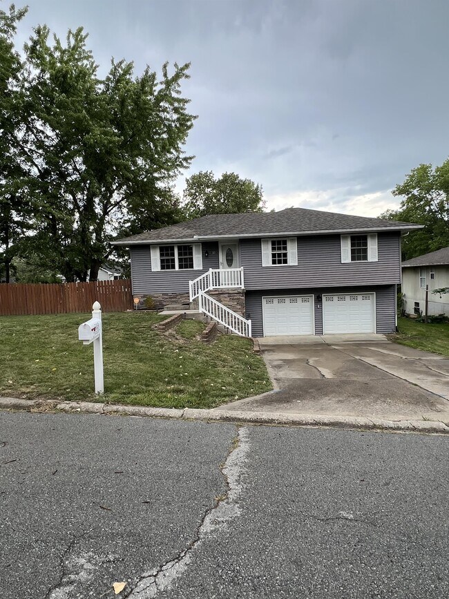 Building Photo - 503 Applewood Rd