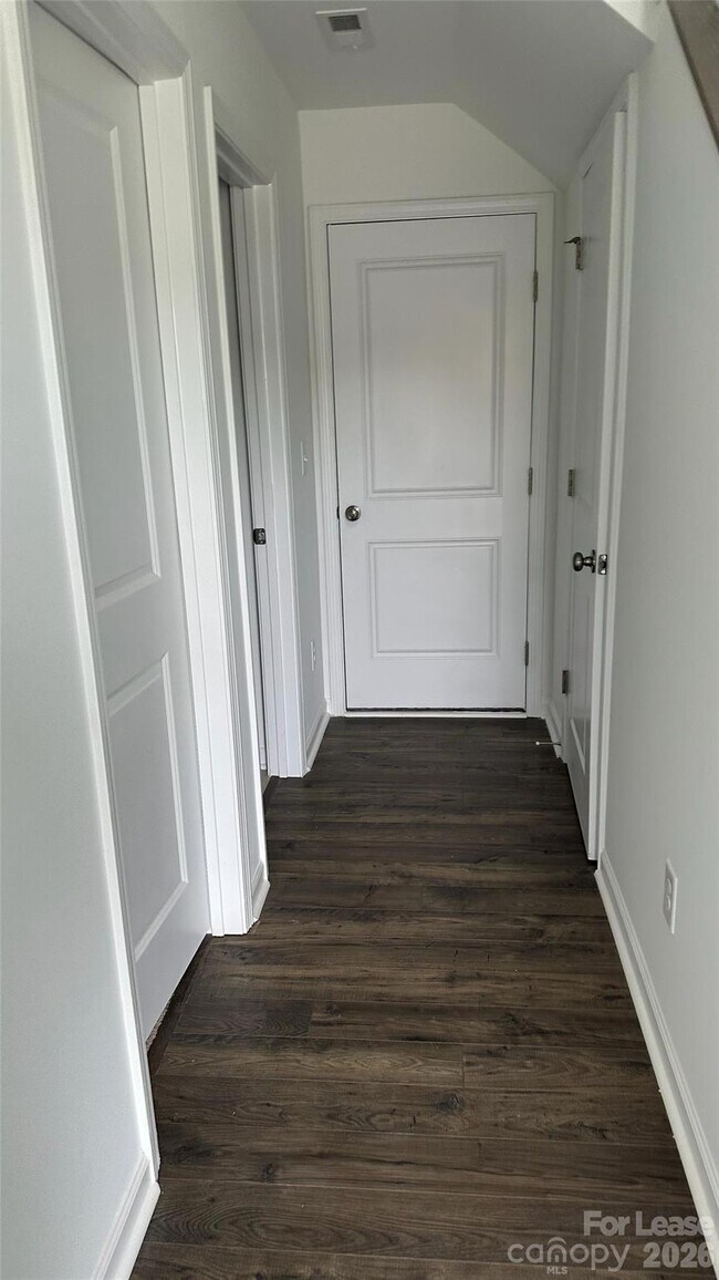 Foto del edificio - 3214 Stelfox St