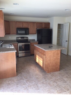 Building Photo - 3922 Birchwood Cir