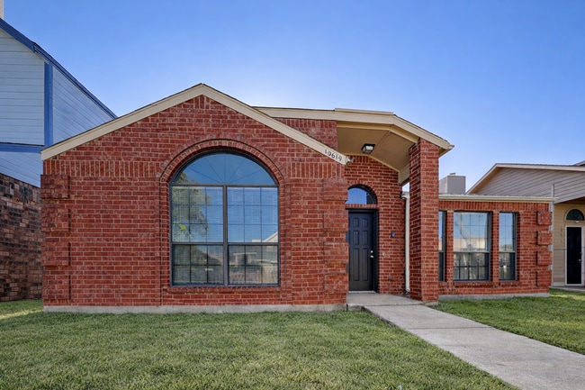 Charming 3 Bed Home for Rent in Dallas | Vaulted Ceilings | 2-Car Garage - Charming 3 Bed Home for Rent in Dallas | Vaulted Ceilings | 2-Car Garage