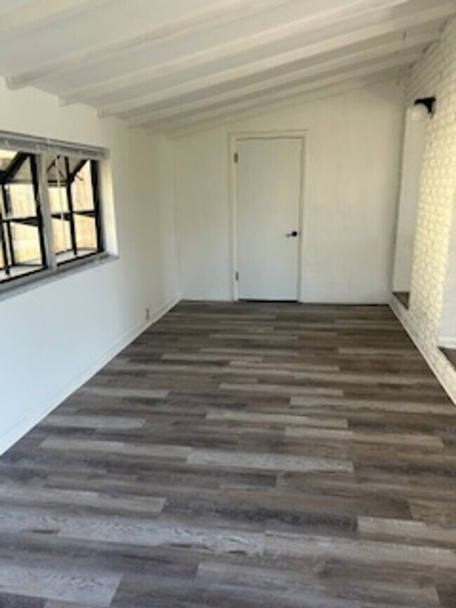 Foto del edificio - Spacious 3 bdrm/2 bath home