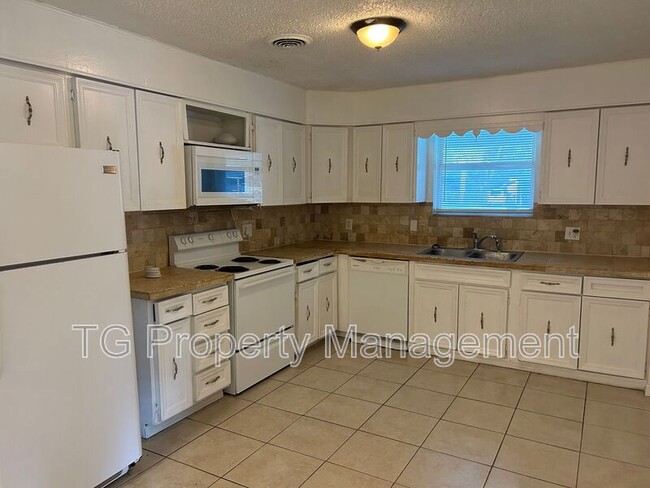 Building Photo - 3914 Rodby Dr