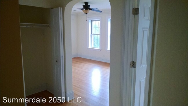 Building Photo - 2050 W Summerdale Ave