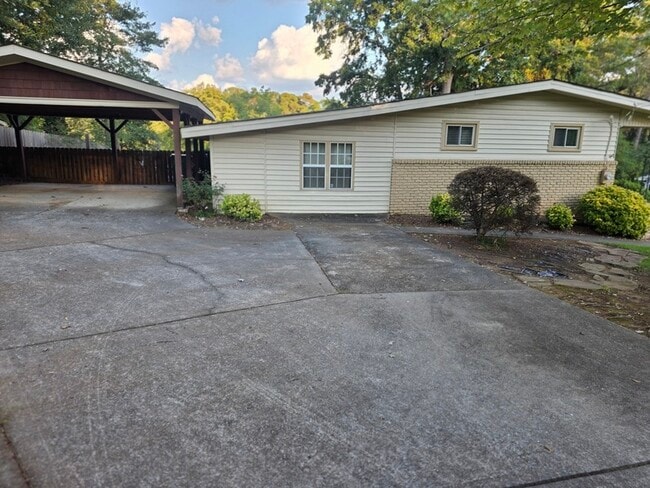 Building Photo - 3659 Ashwood Dr SE