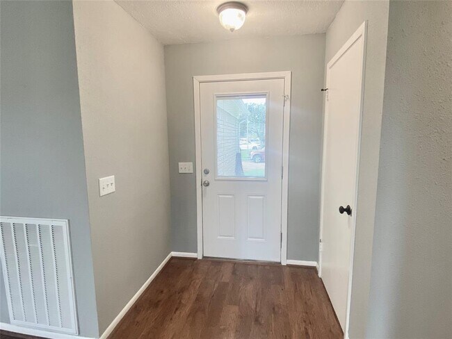 Building Photo - 2903 Kettle Run Dr