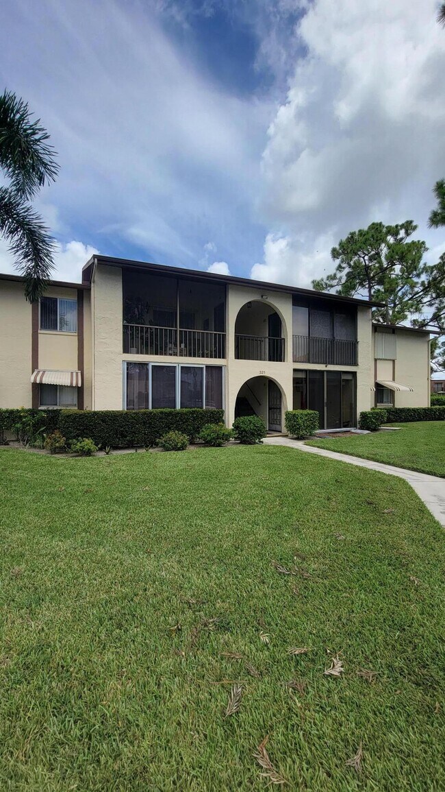 321 Knotty Pine Cir Unit B2, Greenacres, FL 33463 Condo for Rent in