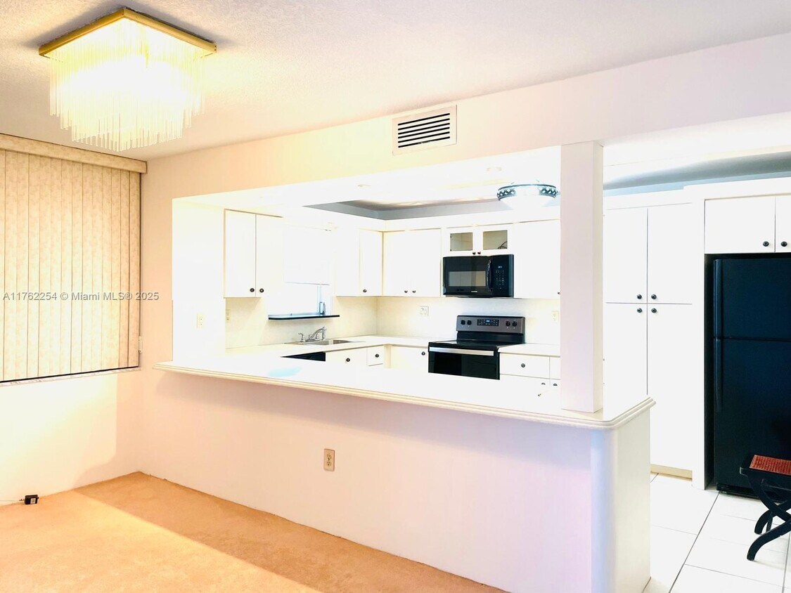 Foto principal - 2780 NE 183rd St