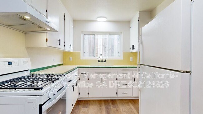 Building Photo - 32 Colinda Dr