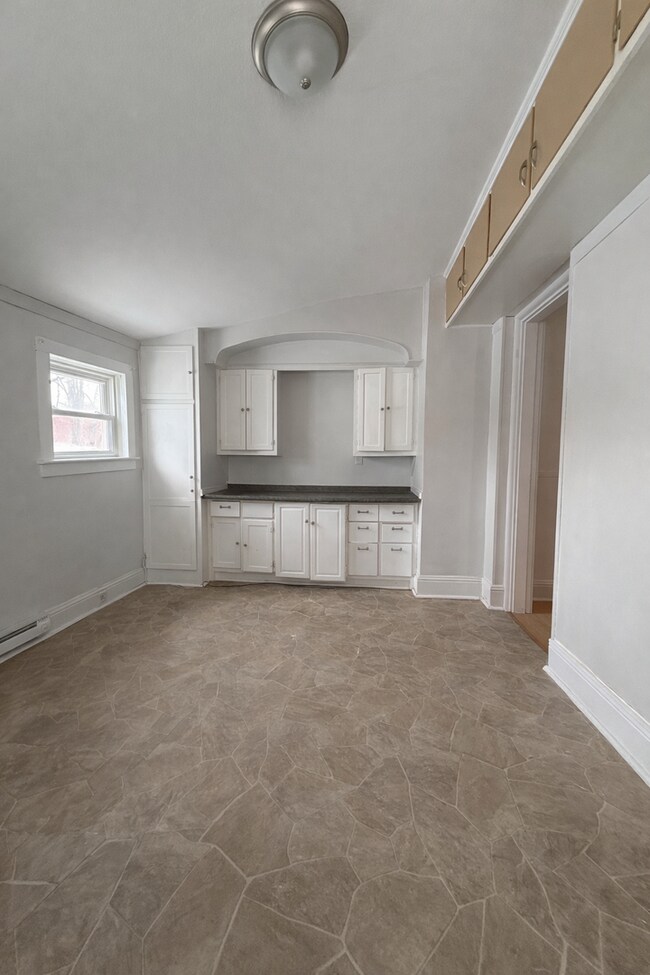 Building Photo - 110 E 4th Ave