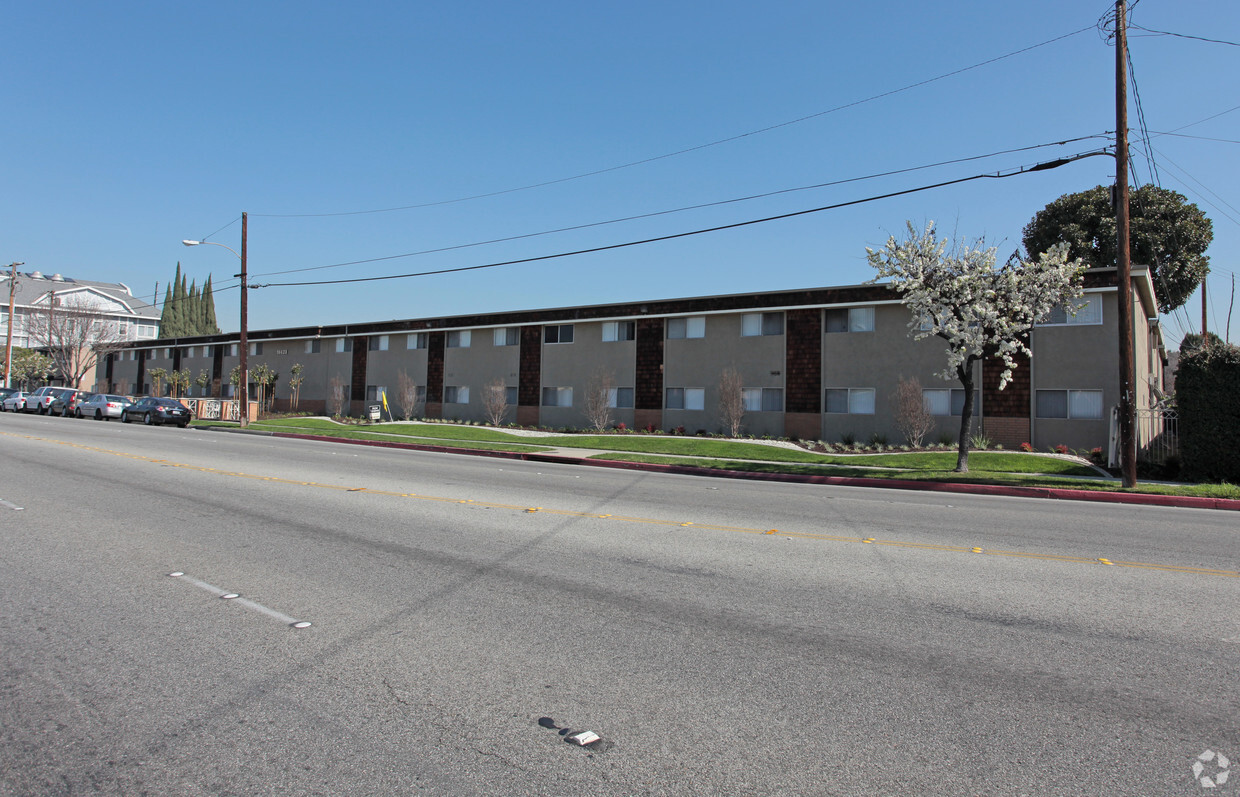 Primary Photo - 16628 Woodruff Apartments