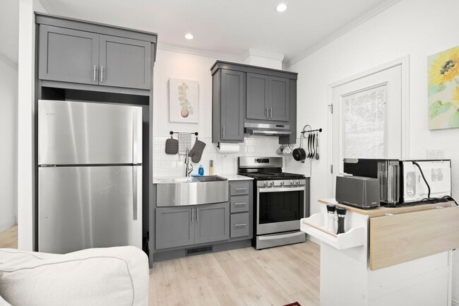 Building Photo - Thousand Oaks - One bedroom