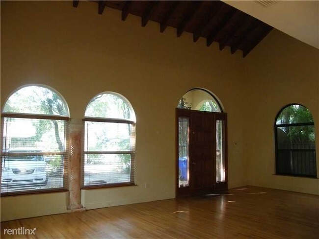 Building Photo - 3045 Lucaya St