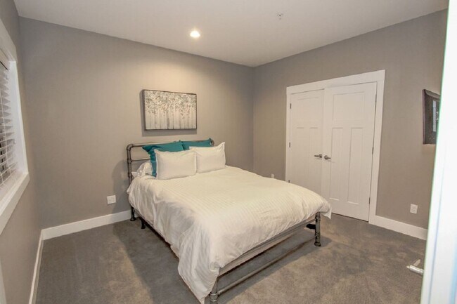 Foto del edificio - Luxury 2-Bed x 2-Bath Condo For Rent