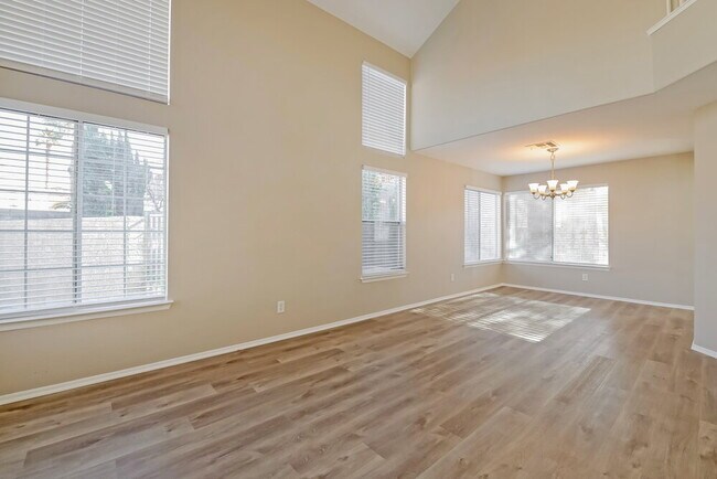 Building Photo - 58 Ginger Lily Terrace