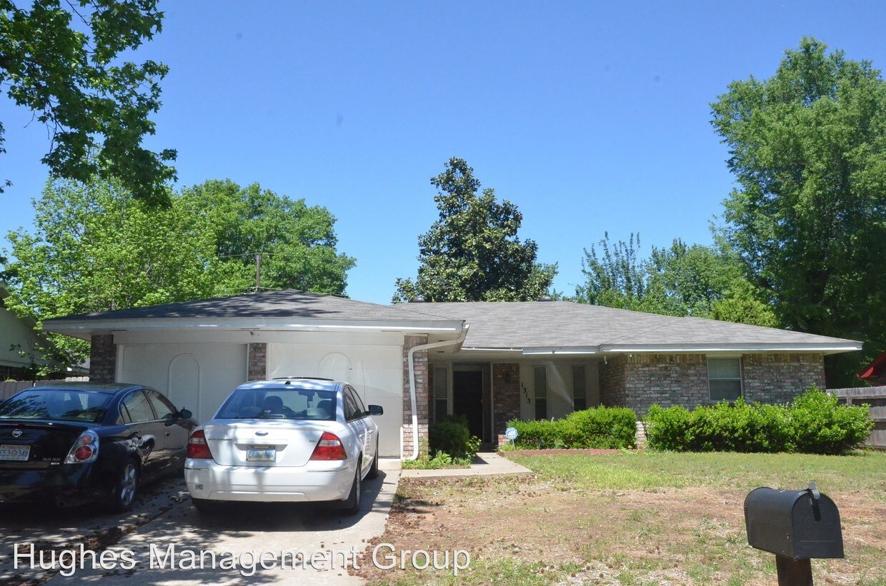Primary Photo - 1313 Magnolia St