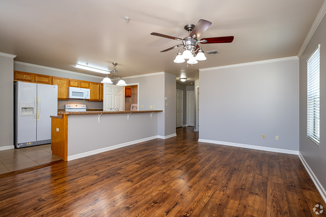 Foto principal - Guidry Row Apartment Homes