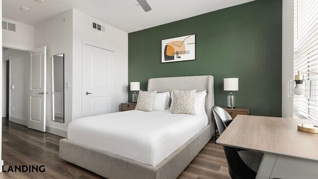 Foto del edificio - 6525 Ed Bluestein Blvd