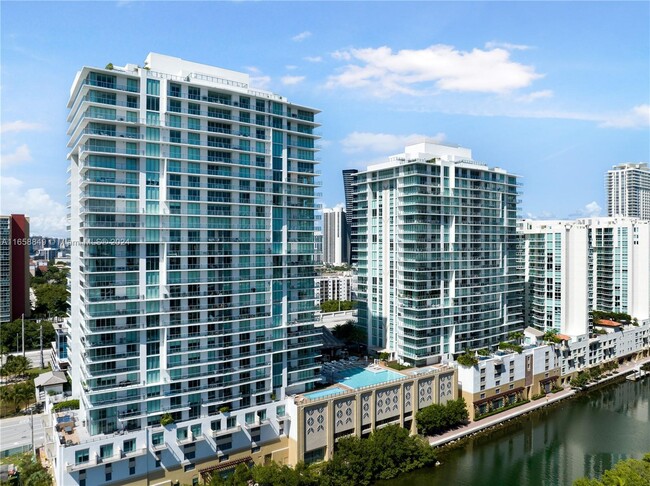 Foto del edificio - 330 Sunny Isles Blvd