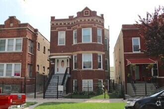 Building Photo - 2513 N Lowell Ave