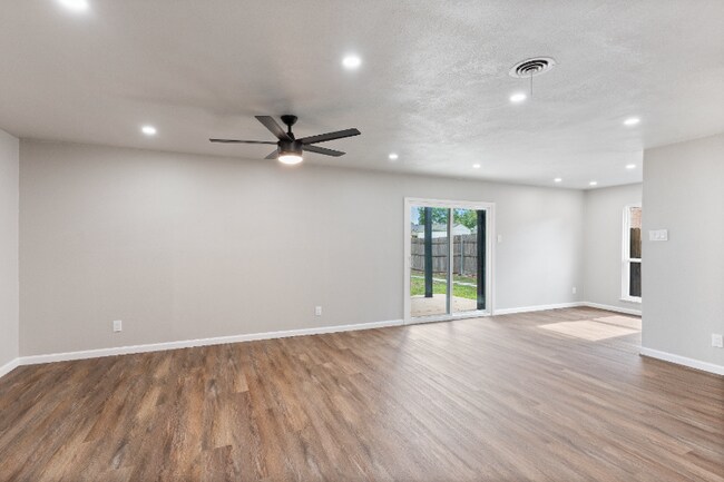 Building Photo - 819 Wateka Way