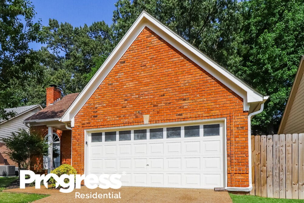 Foto principal - 2418 Lake Edge Dr