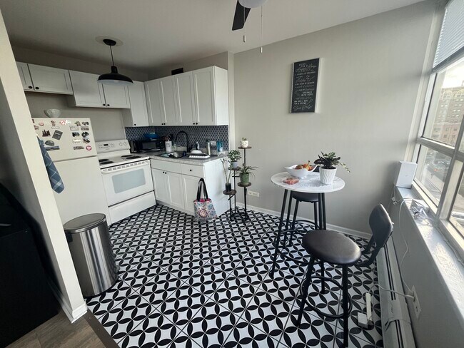 Foto del edificio - 6171 N Sheridan Rd