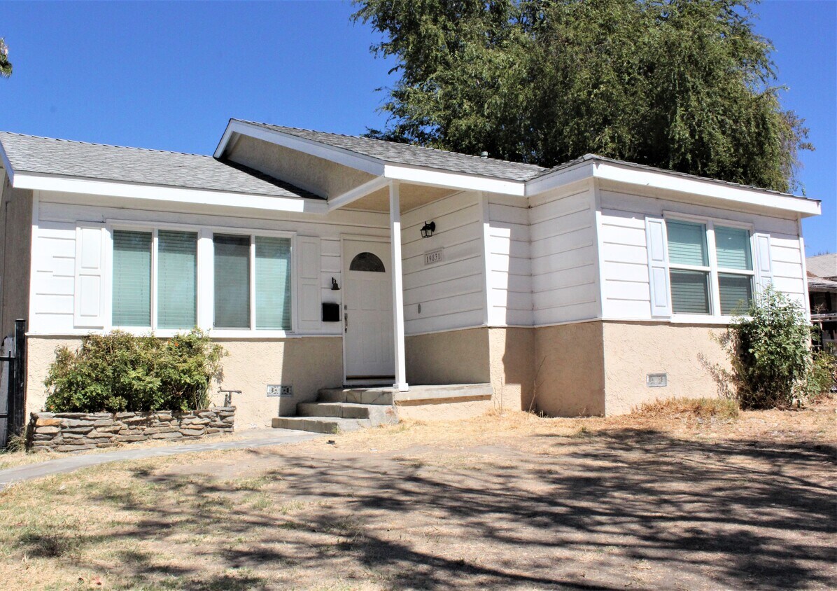 Foto principal - 19831 Kittridge St