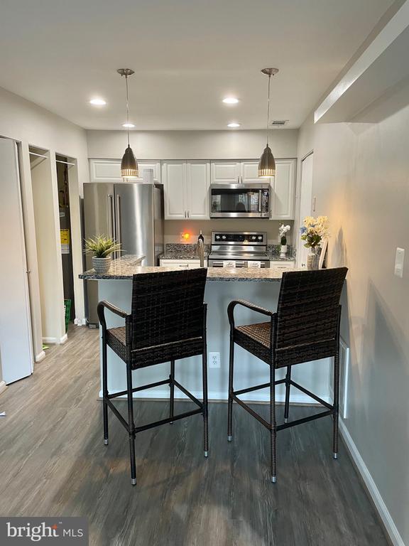 Foto principal - 7604 Lakeside Village Dr
