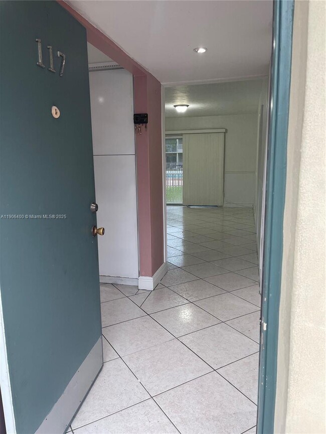 Foto del edificio - 7505 SW 82nd St