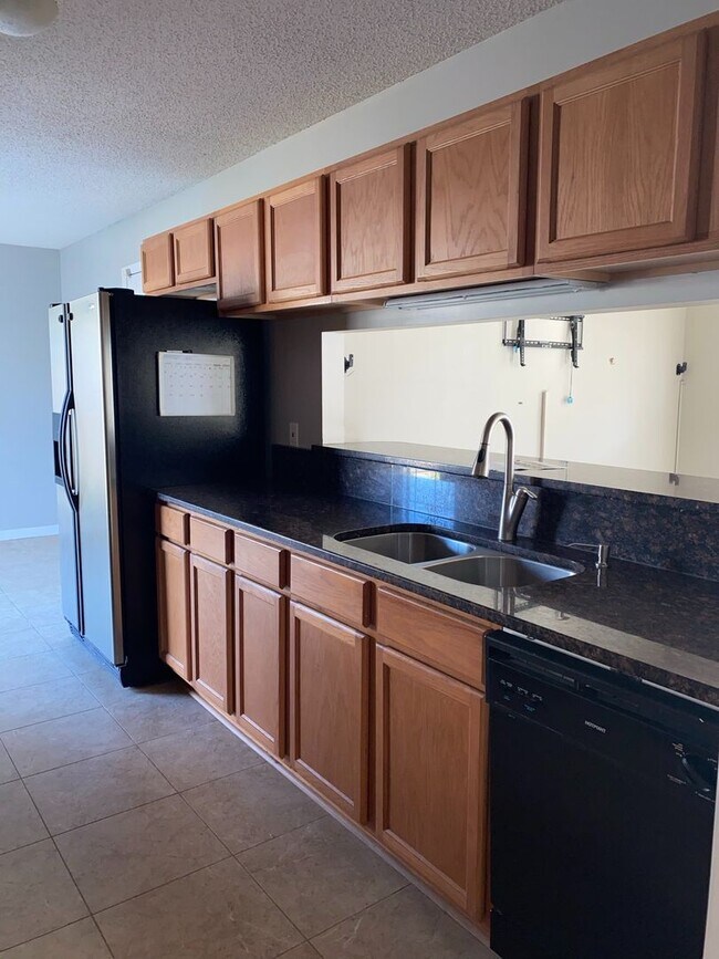 Foto del edificio - Three Bedroom Two Bath Home