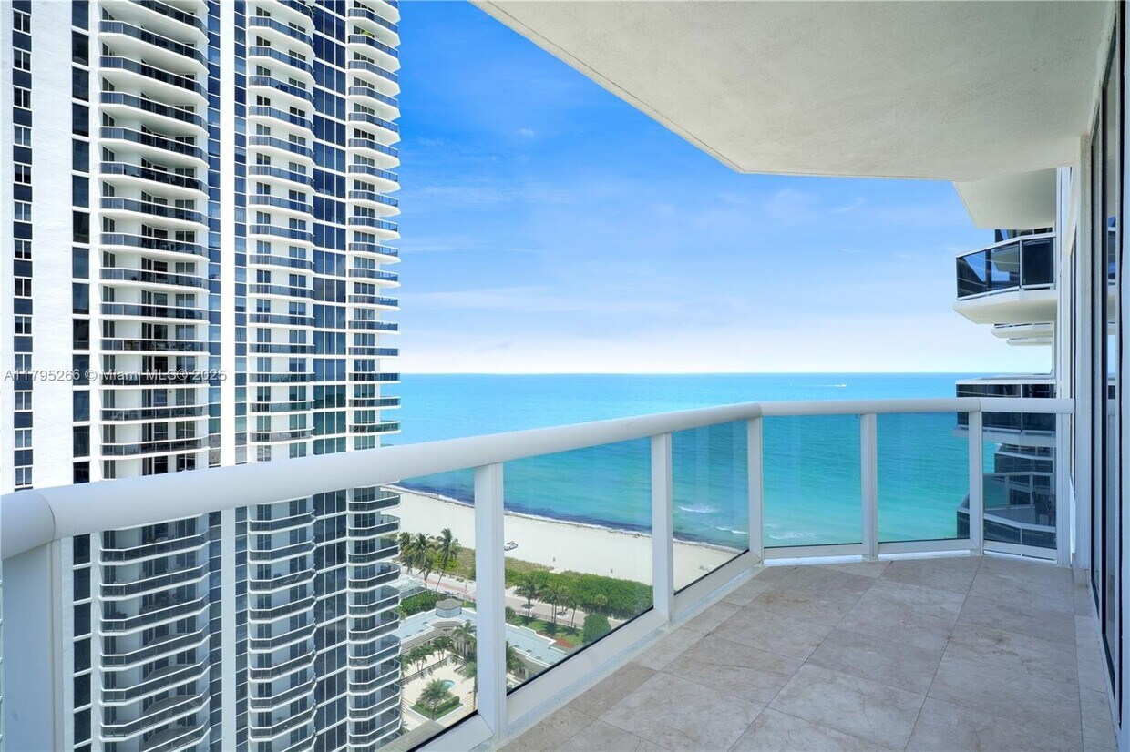 Foto principal - 4775 Collins Ave