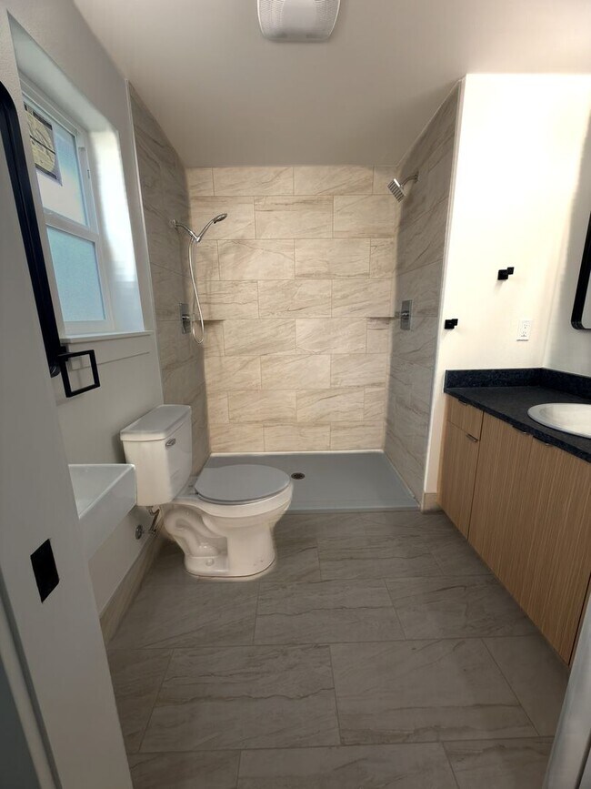 Foto del edificio - 37th Court Duplex