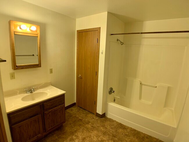 Building Photo - 315 E Mineral St