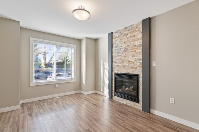 Photo du bâtiment - 10110-10113 113 Ave NW