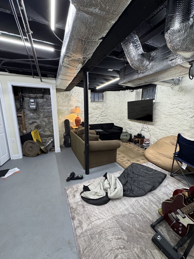 Building Photo - 18 Sawyer Ter