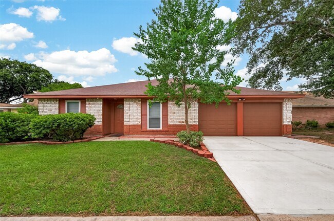 Building Photo - 19610 San Gabriel Dr