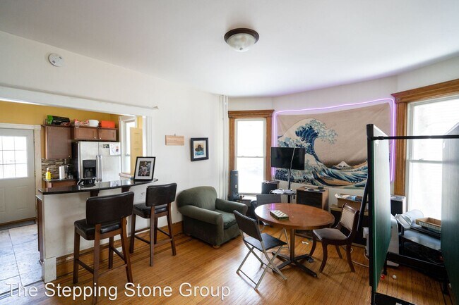 Building Photo - 3 br, 1.5 bath Condo - 520 West 31st Stree...