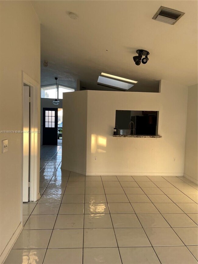 Building Photo - 12828 SW 146th Ln
