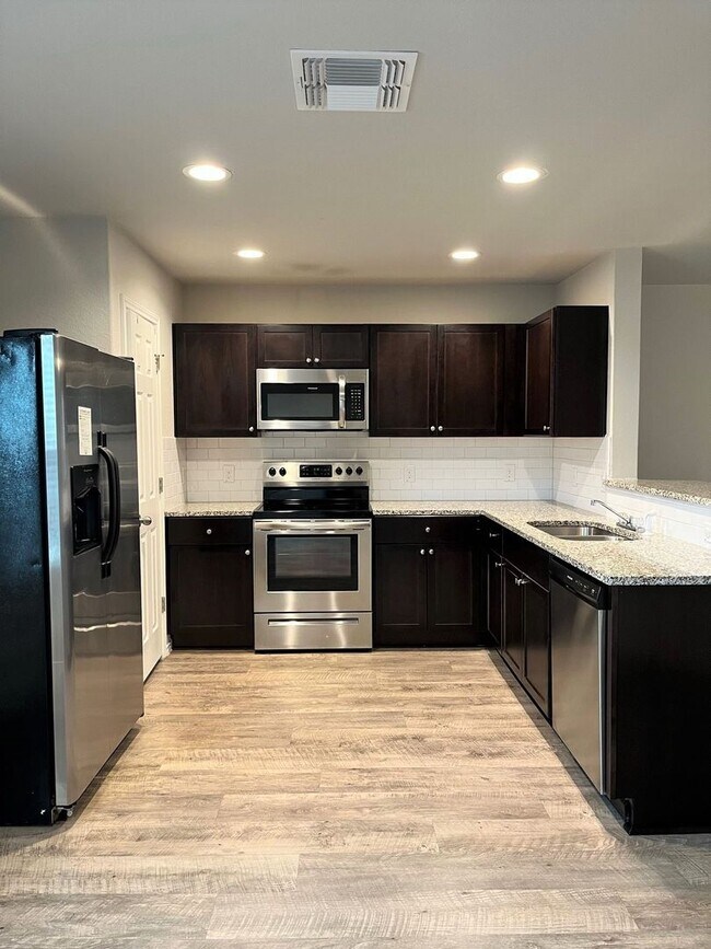 Building Photo - 7515 Crestway Ridge