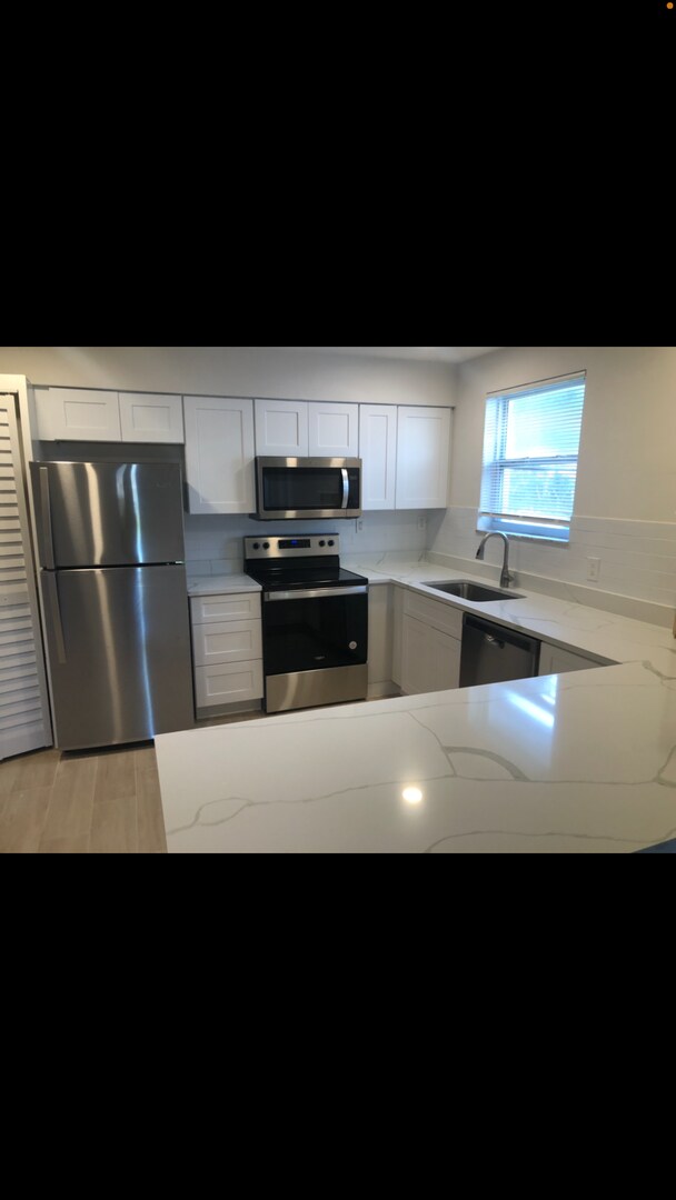 Foto del edificio - PERFECT LOCATION***ANNUAL/7 MONTH MINIMUM ...
