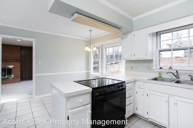 Building Photo - 3 br, 2.5 bath House - 6705 Winding Trail
