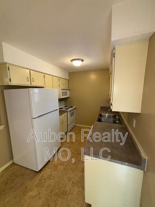 Foto del edificio - 409 NE Westwind Dr